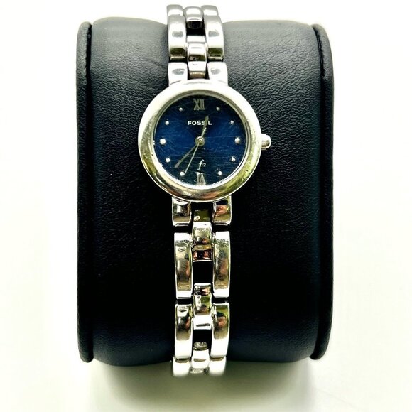 FOSSIL Silver and Blue Ladies Watch Working - Picture 1 of 7